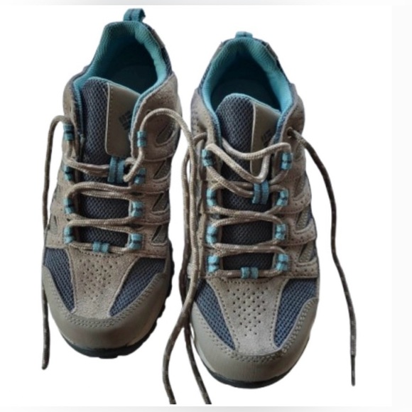 Columbia Shoes - Columbia Crestwood Women’s Hiking shoessize 7.5, never worn.
